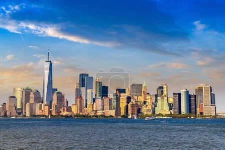 Téléchargez les photos : Vue panoramique du paysage urbain de Manhattan à New York au coucher du soleil, NY, USA - en image libre de droit