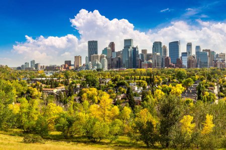 Foto de Vista panorámica de Calgary en un día soleado, Canadá - Imagen libre de derechos