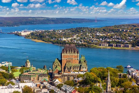 Téléchargez les photos : Vue aérienne panoramique de la ville de Québec et du château de Frontenac (Fairmont Le Chateau Frontenac), Canada - en image libre de droit