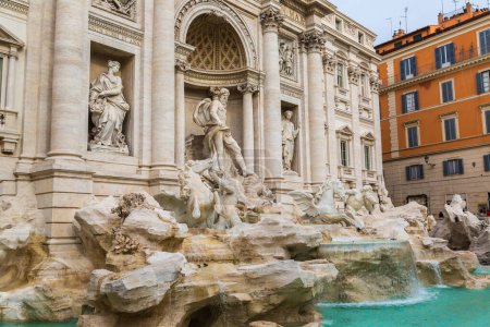 Foto de Fountain di Trevi en Roma, Italia en un día de verano - Imagen libre de derechos