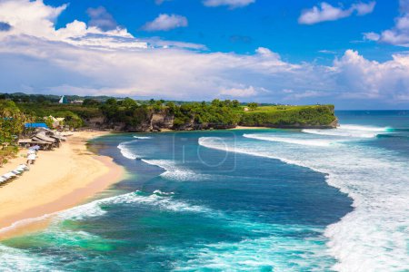 Téléchargez les photos : Balangan Beach sur Bali, Indonésie par une journée ensoleillée - en image libre de droit