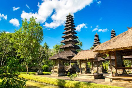 Foto de Templo Taman Ayun en Bali, Indonesia en un día soleado - Imagen libre de derechos