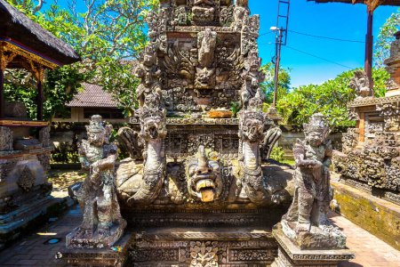 Pura Desa Batuan Tempel in Bali, Indonesien an einem sonnigen Tag