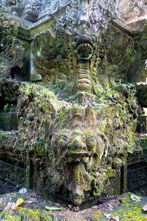 Téléchargez les photos : Temple Pura Gunung Lebah à Bali, Indonésie par une journée ensoleillée - en image libre de droit