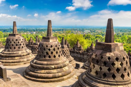 Téléchargez les photos : Temple Buddiste Borobudur près de la ville de Yogyakarta, Java central, Indonésie - en image libre de droit