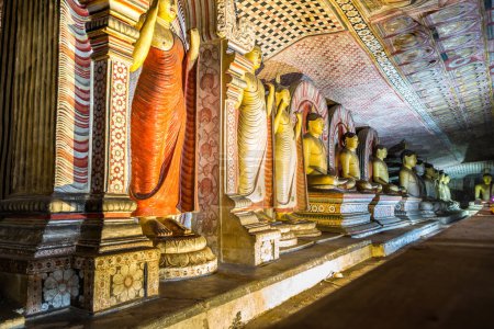 Téléchargez les photos : Le temple de la grotte de Dambulla à Dambulla, Sri Lanka - en image libre de droit