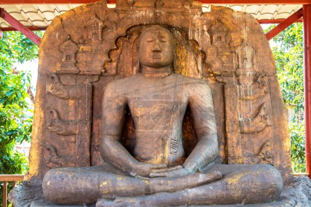 Téléchargez les photos : Temple bouddhiste Gangaramaya à Colombo par une journée ensoleillée, Sri Lanka - en image libre de droit