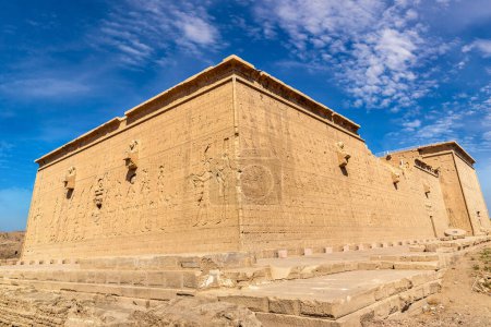 Téléchargez les photos : Temple de Dendera dans une journée ensoleillée, Louxor, Egypte - en image libre de droit