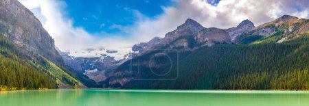 Téléchargez les photos : Panorama de la vue panoramique sur le lac Louise, parc national du Canada Banff - en image libre de droit