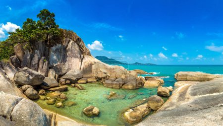 Foto de Panorama de Hin Ta y Hin Yai Rocas en la playa de Samui, Tailandia en un día sumario - Imagen libre de derechos