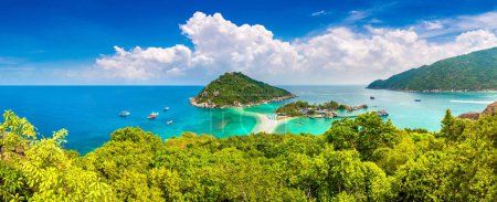Téléchargez les photos : Panorama de l'île de Nang Yuan, Koh Tao, Thaïlande dans une journée d'été - en image libre de droit