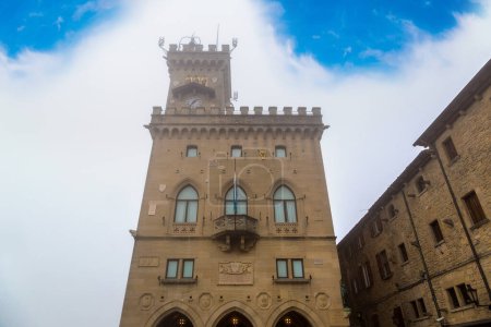 Téléchargez les photos : Public Palace on central square in San Marino in winter day - en image libre de droit