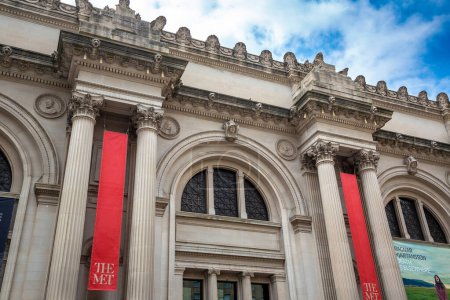 Téléchargez les photos : NEW YORK CITY, États-Unis - 15 MARS 2020 : Le Metropolitan Museum of Art de New York, NY, États-Unis - en image libre de droit