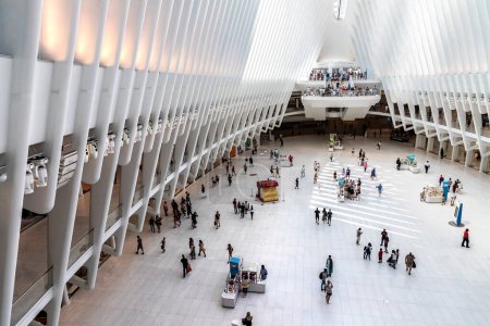 Foto de NUEVA YORK CITY, EE.UU. - 29 DE MARZO DE 2020: Centro de transporte de Oculus en el World Trade Center en Nueva York, NY, EE.UU. - Imagen libre de derechos