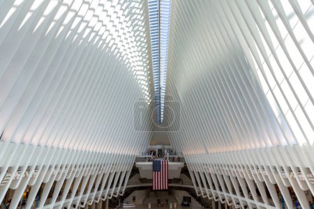 Téléchargez les photos : NEW YORK CITY, USA - 29 MARS 2020 : Hub de transport Oculus au World Trade Center de New York, NY, USA - en image libre de droit