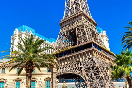 Téléchargez les photos : LAS VEGAS, États-Unis - 29 MARS 2020 : Paris Las Vegas hôtel et casino à Las Vegas, Nevada, États-Unis - en image libre de droit