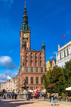 Téléchargez les photos : GDANSK, POLOGNE - 7 SEPTEMBRE 2022 : Mairie principale par une journée ensoleillée à Gdansk, Pologne - en image libre de droit