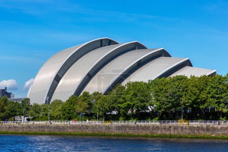 Téléchargez les photos : GLASGOW, Royaume-Uni - 14 JUIN 2022 : Scottish Exhibition Centre - SEC Armadillo dans une journée d'été à Glasgow, Écosse, Royaume-Uni - en image libre de droit