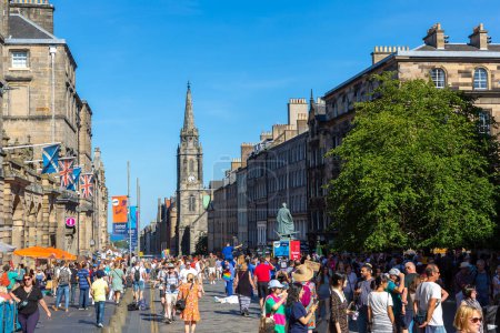 Photo for EDINBURGH, UK - JUNE 14, 2022: Royal Mile and Tron Kirk tower in a sunny summer day in Edinburgh, Scotland, UK - Royalty Free Image