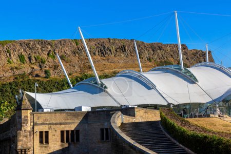 Téléchargez les photos : EDINBURGH, Royaume-Uni - 14 JUIN 2022 : Centre dynamique des sciences de la Terre lors d'une journée d'été à Édimbourg, Écosse, Royaume-Uni - en image libre de droit