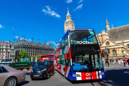 Photo for LONDON, THE UNITED KINGDOM - JUNE 26, 2022: Open-top sightseeing bus tours TOOTBUS and Symbol of London - Big Ben in London in a sunny day, England, UK - Royalty Free Image