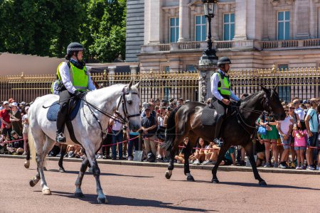 Photo for LONDON, UK - JUNE 17, 2022: Metropolitan mounted police patrolling at changing of the guard ceremony in front of Buckingham Palace in London in a sunny summer day, UK - Royalty Free Image