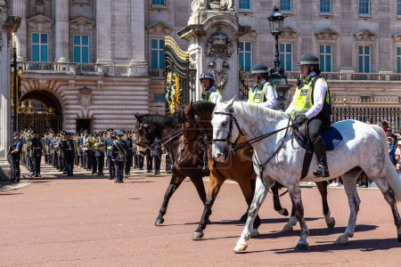 Photo for LONDON, UK - JUNE 17, 2022: Metropolitan mounted police patrolling at changing of the guard ceremony in front of Buckingham Palace in London in a sunny summer day, UK - Royalty Free Image