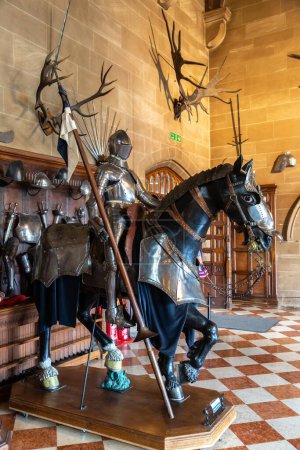 Téléchargez les photos : WARWICK, Royaume-Uni - 11 JUIN 2022 : Intérieur du château de Warwick - est un château médiéval construit par Guillaume le Conquérant en 1068, Royaume-Uni - en image libre de droit