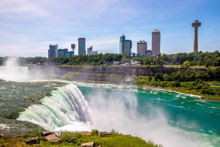 Téléchargez les photos : Vue des chutes américaines aux chutes Niagara, États-Unis, du côté américain - en image libre de droit