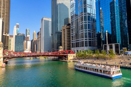Téléchargez les photos : Croisière touristique à Chicago River à Chicago, Illinois, États-Unis - en image libre de droit