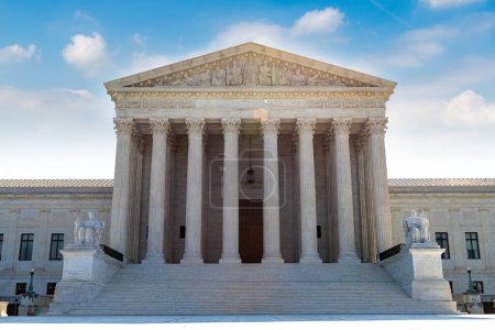 Oberster Gerichtshof der Vereinigten Staaten in Washington DC an einem sonnigen Tag, USA