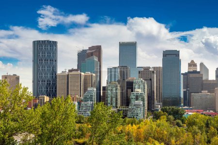 Téléchargez les photos : Vue panoramique de Calgary par une journée ensoleillée, Canada - en image libre de droit