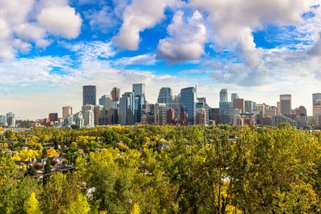 Foto de Vista panorámica de Calgary en un día soleado, Canadá - Imagen libre de derechos