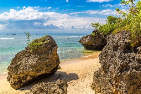 Foto de Pantai Padang playa en Bali en un día soleado, Indonesia - Imagen libre de derechos