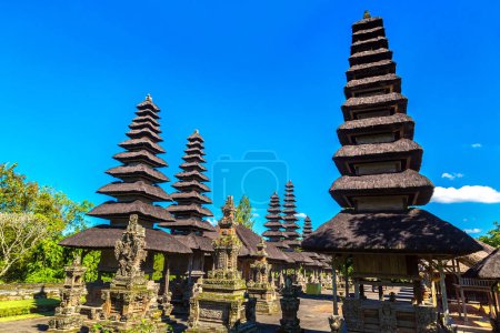 Téléchargez les photos : Temple Taman Ayun à Bali, Indonésie par une journée ensoleillée - en image libre de droit