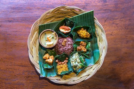 Téléchargez les photos : Repas locaux traditionnels indonésiens à Bali, Indonésie - en image libre de droit