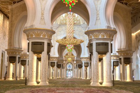 Téléchargez les photos : Intérieur de la Grande Mosquée Cheikh Zayed à Abu Dhabi, Émirats arabes unis - en image libre de droit