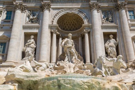 Foto de Fountain di Trevi en Roma, Italia en un día de verano - Imagen libre de derechos