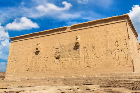 Téléchargez les photos : Temple de Dendera dans une journée ensoleillée, Louxor, Egypte - en image libre de droit