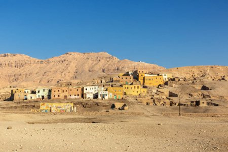 Téléchargez les photos : Village abandonné de Kurna à Louxor, Vallée des Rois, Egypte - en image libre de droit