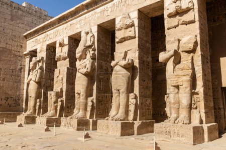 Téléchargez les photos : Temple Medinet Habu à Louxor, Vallée du Roi, Egypte - en image libre de droit