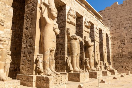 Foto de Medinet Habu temple in Luxor, Valley of King, Egypt - Imagen libre de derechos