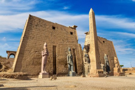 Téléchargez les photos : Temple de Louxor par une journée ensoleillée, Louxor, Egypte - en image libre de droit
