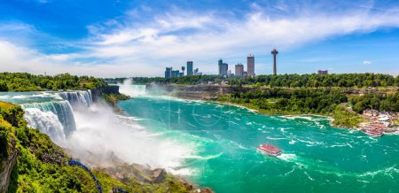 Téléchargez les photos : Panorama de la vue des chutes américaines aux chutes du Niagara, États-Unis, du côté américain - en image libre de droit