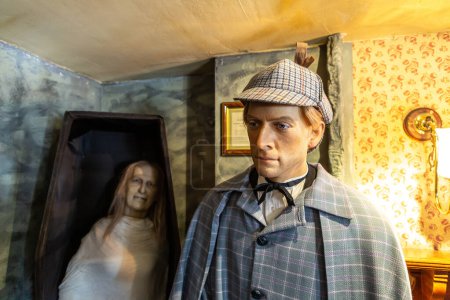 Photo for LONDON, THE UNITED KINGDOM - JUNE 26, 2022: Wax figures of Sherlock Holmes in The Sherlock Holmes Museum at Baker street in London, England, UK - Royalty Free Image