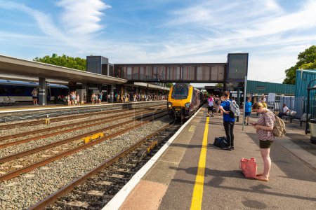 Téléchargez les photos : OXFORD, Royaume-Uni - 11 JUIN 2022 : Gare d'Oxford à Oxford dans une journée d'été, Royaume-Uni - en image libre de droit