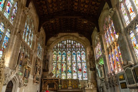 Foto de STRATFORD-UPON-AVON, Reino Unido - 11 de junio de 2022: Interior de la Iglesia de la Santísima Trinidad en Stratford upon Avon, William Shakespeare está enterrado en esta iglesia, Reino Unido - Imagen libre de derechos