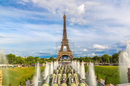 Photo for Eiffel Tower and fountains of Trocadero in Paris in a sunny summer day, France - Royalty Free Image