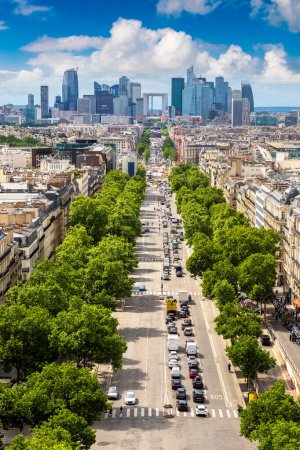 Foto de Vista aérea panorámica de París y la avenida Charles de Gaulle y el distrito financiero de La Defence desde Arc de Triomphe, Francia - Imagen libre de derechos
