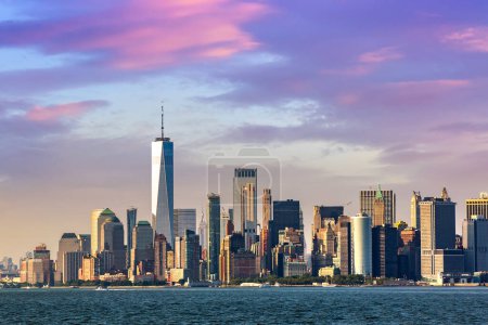 Foto de Vista panorámica del paisaje urbano de Manhattan en Nueva York al atardecer, NY, EE.UU. - Imagen libre de derechos